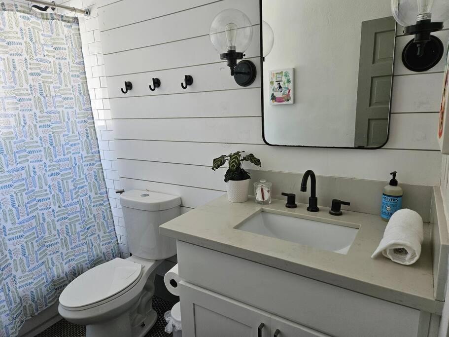 Entire Home In Historic Long Beach Close To Shops Bagian luar foto