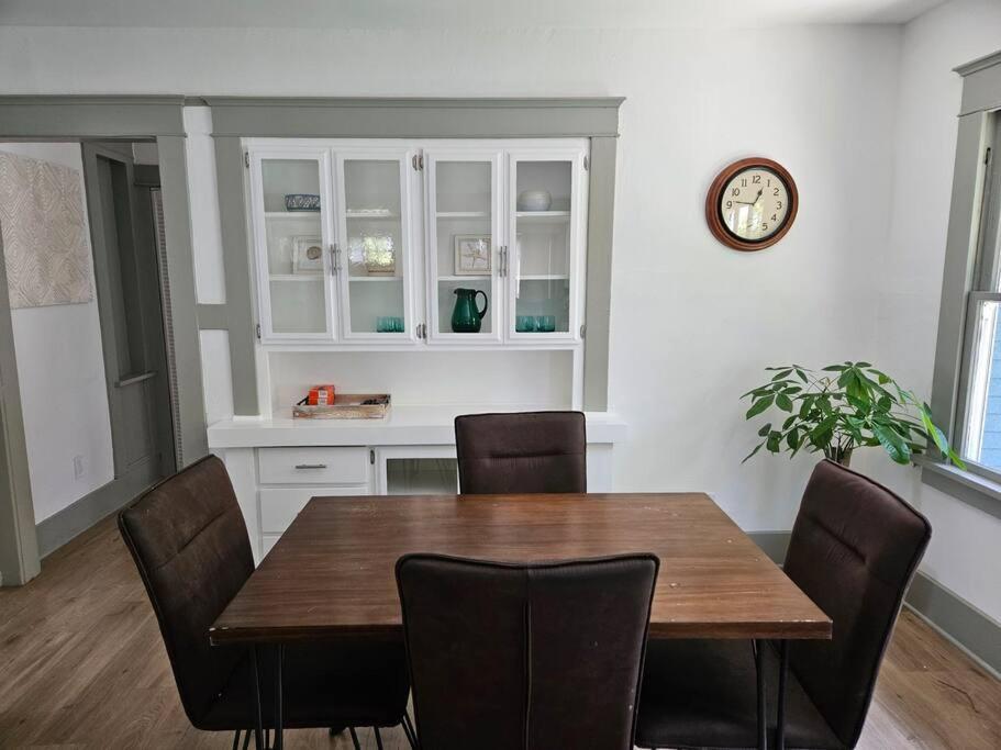 Entire Home In Historic Long Beach Close To Shops Bagian luar foto